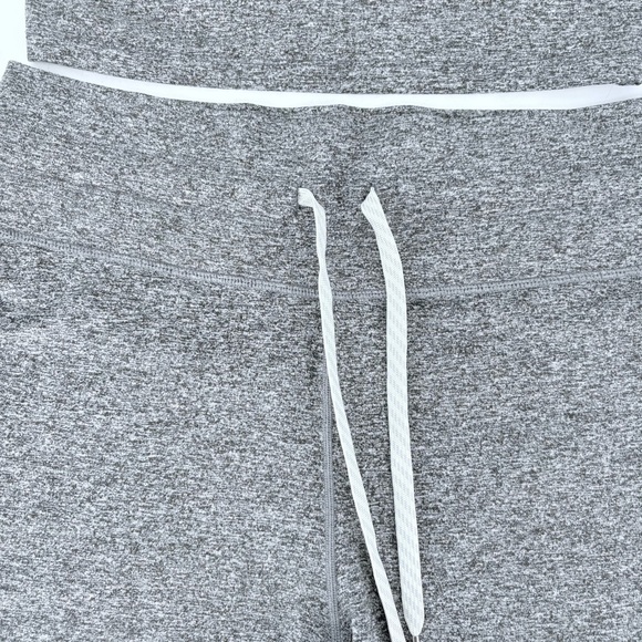 VUORI Gray Halo Performance Crop Tank & Shorts - Picture 4 of 16